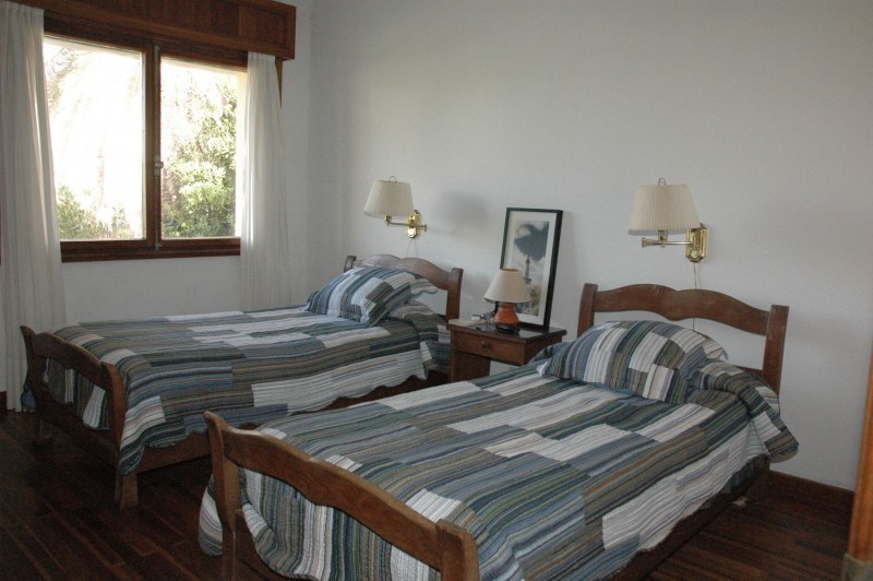 Excelente propiedad para alquilar frente al mar, en zona antigua de Punta del Este.