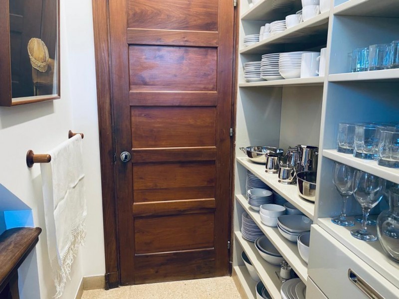 Excelente propiedad para alquilar frente al mar, en zona antigua de Punta del Este.