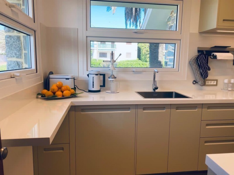 Excelente propiedad para alquilar frente al mar, en zona antigua de Punta del Este.