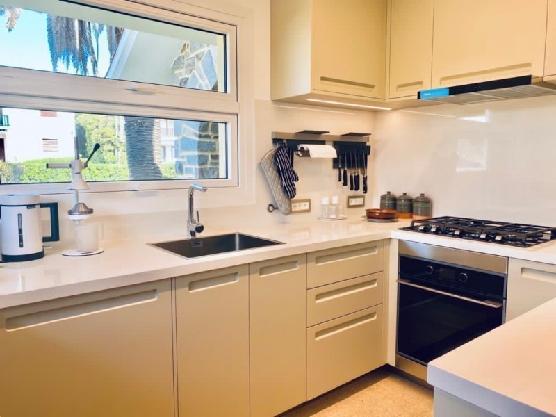 Excelente propiedad para alquilar frente al mar, en zona antigua de Punta del Este.