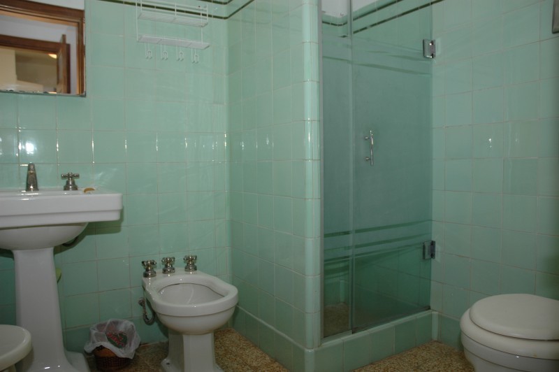 Excelente propiedad para alquilar frente al mar, en zona antigua de Punta del Este.