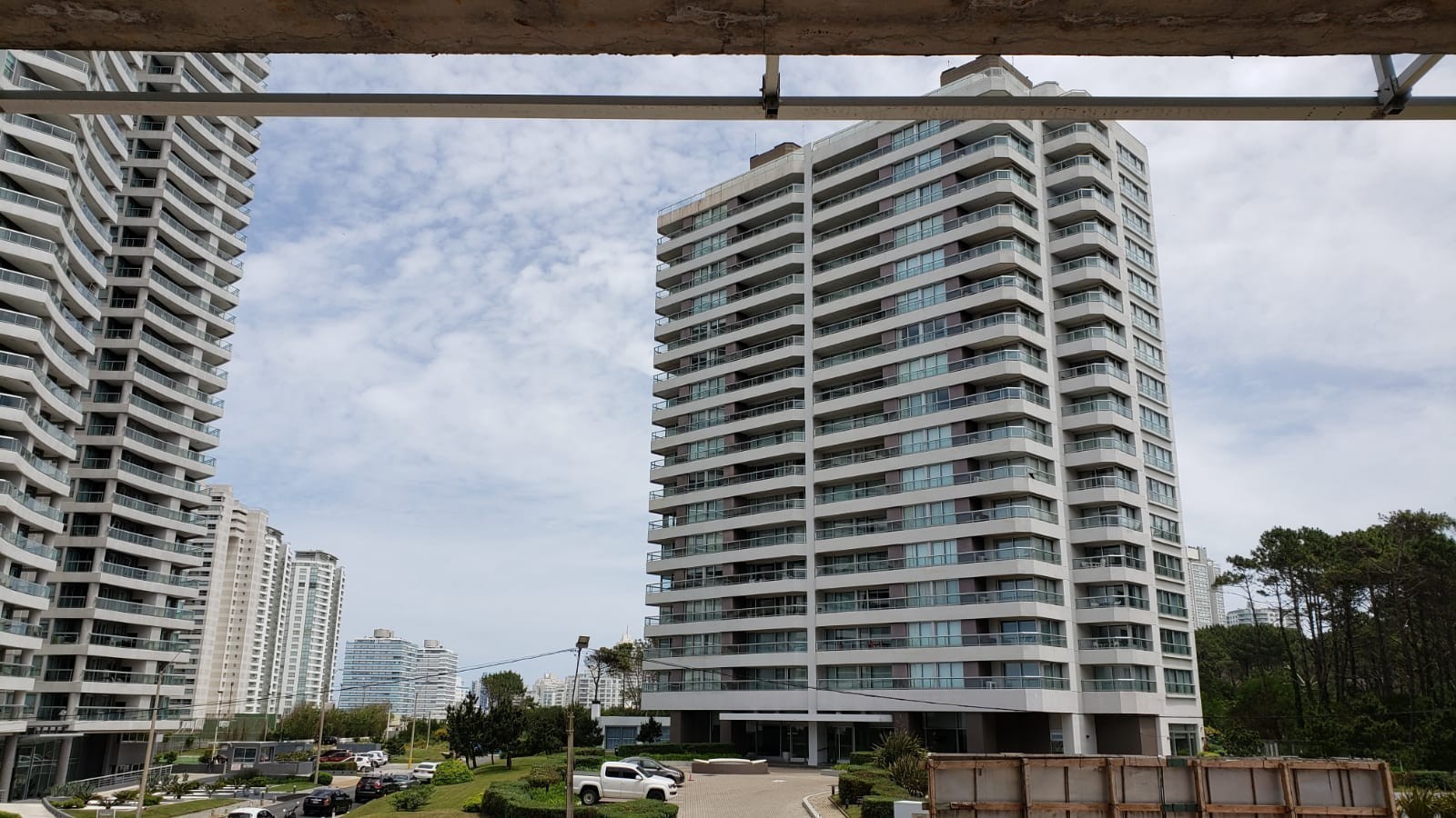 Departamento en alquiler en edificio con muy buenos servicios!