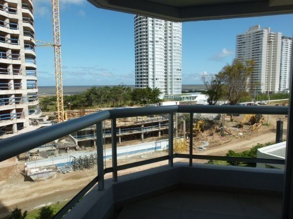 Departamento en alquiler en edificio con muy buenos servicios!