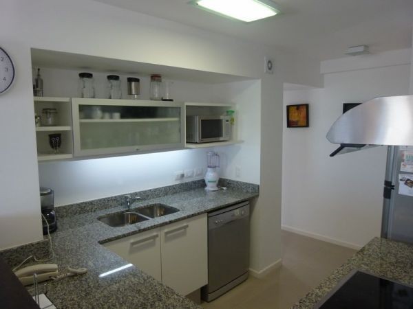 Departamento en alquiler en edificio con muy buenos servicios!