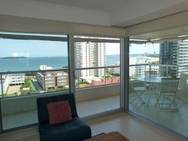 Departamento en alquiler a dos cuadras de Playa Mansa.