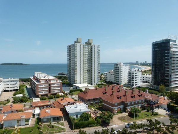 Departamento en alquiler a dos cuadras de Playa Mansa.