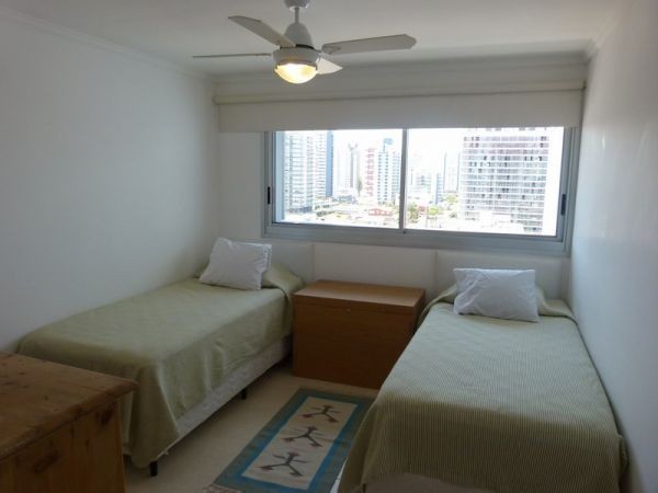 Departamento en alquiler a dos cuadras de Playa Mansa.