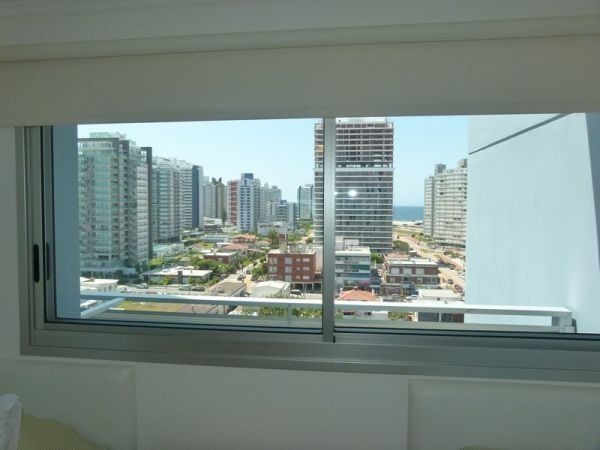 Departamento en alquiler a dos cuadras de Playa Mansa.