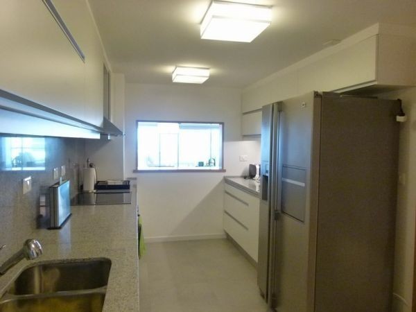 Moderno departamento en complejo de primera categoría frente a la brava