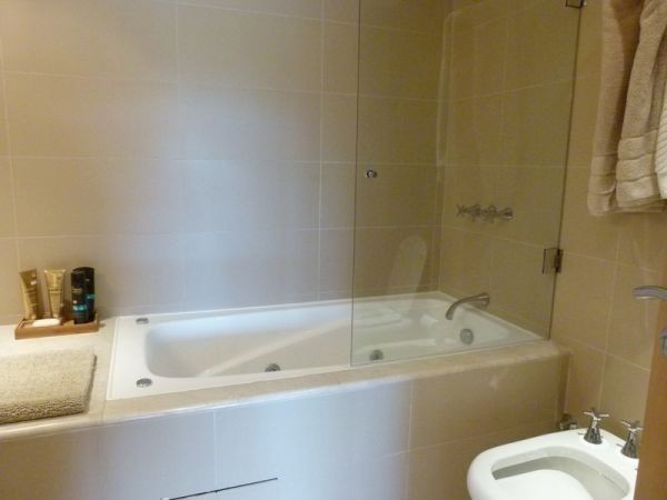 Moderno departamento en complejo de primera categoría frente a la brava