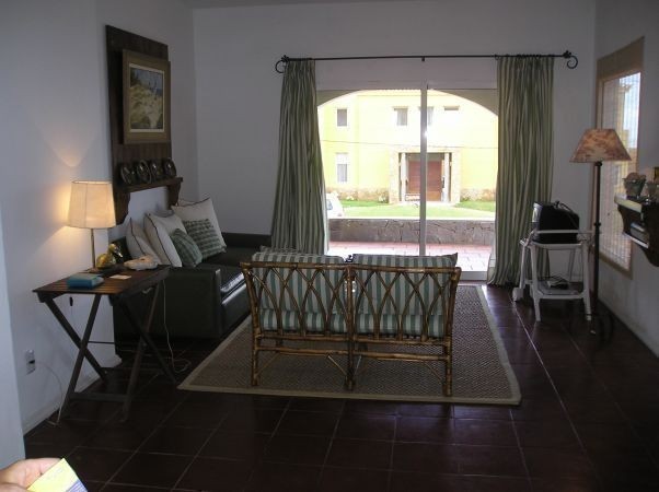 Casa en alquiler en lo mejor de El Chorro con vista al mar.