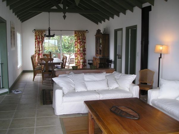 Casa en alquiler en lo mejor de El Chorro con vista al mar.