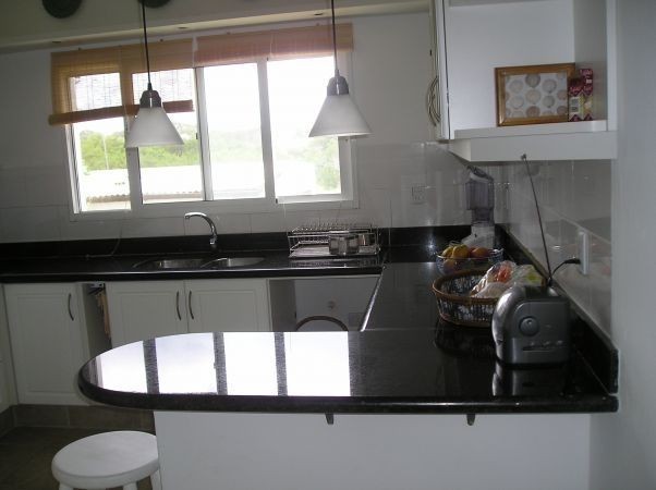 Casa en alquiler en lo mejor de El Chorro con vista al mar.