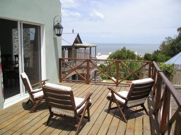 Casa en alquiler en lo mejor de El Chorro con vista al mar.