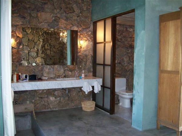 En venta sofisticada residencia en chacras de Medellín.