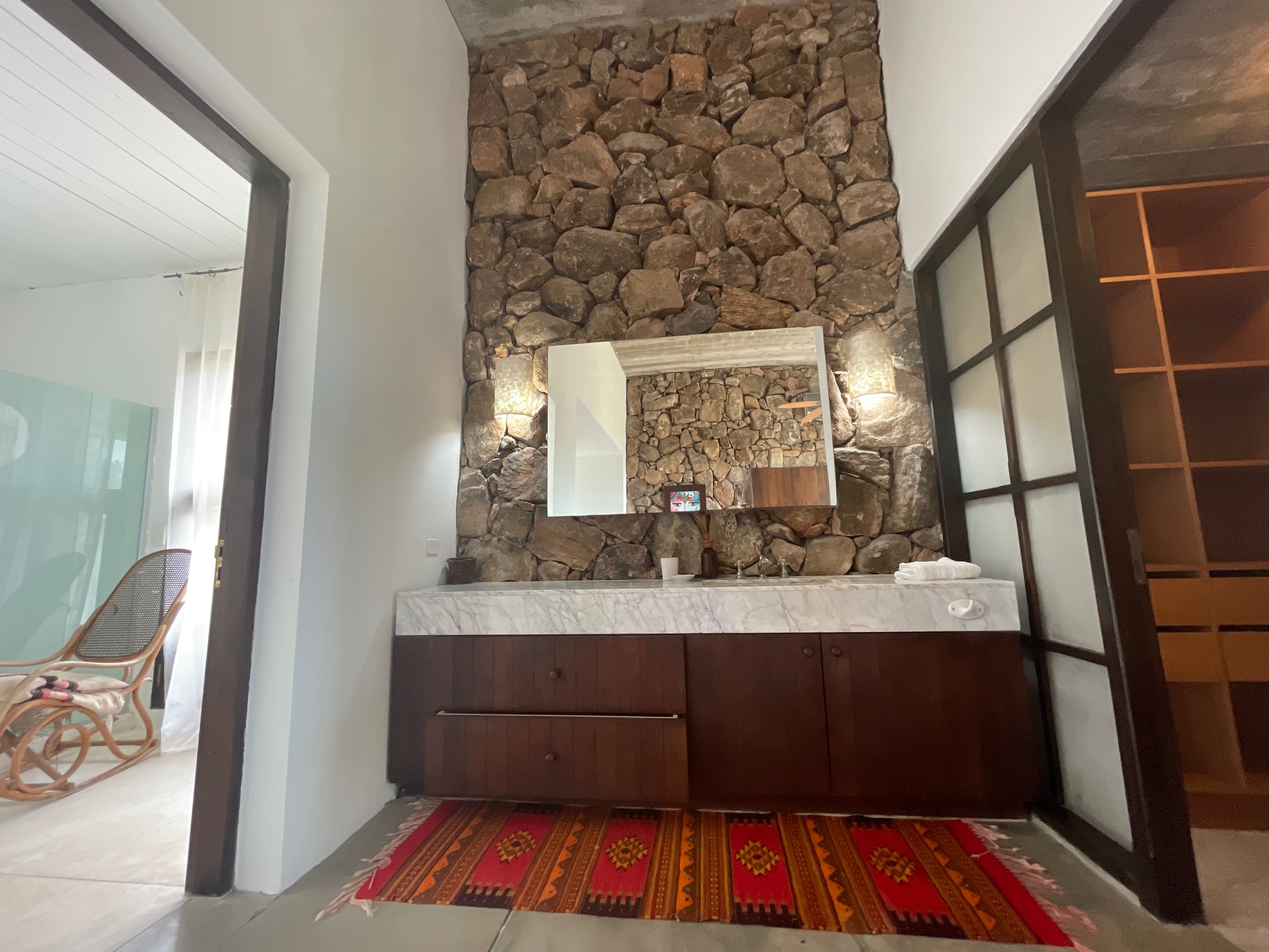 En venta sofisticada residencia en chacras de Medellín.