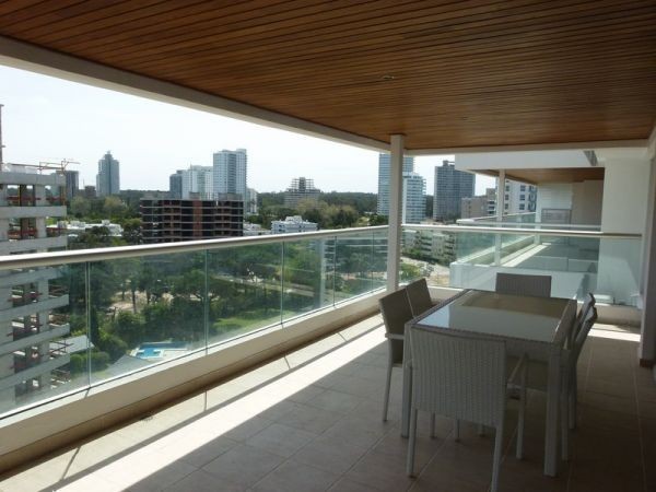 Hermoso departamento para alquiler en Torre de primel nivel.
