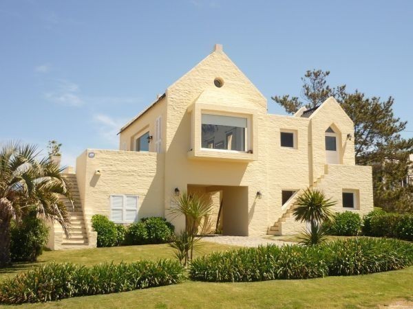 Importante casa en alquiler en La Barra de la ruta al mar.