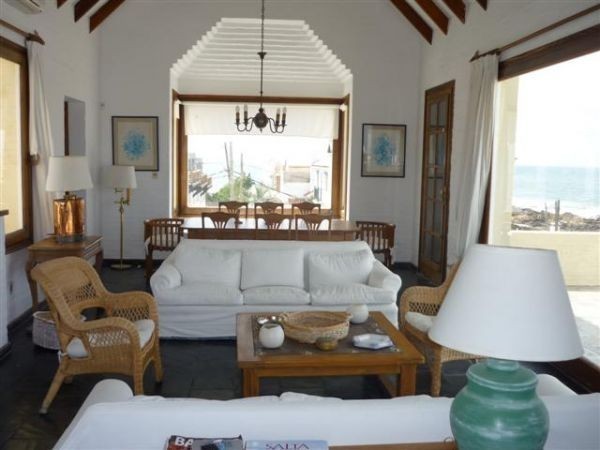 Importante casa en alquiler en La Barra de la ruta al mar.