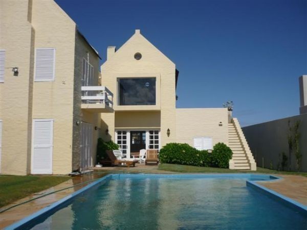 Importante casa en alquiler en La Barra de la ruta al mar.