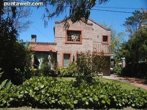 Cálido chalet en alquiler y venta en el corazón de La Barra.