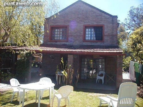 Cálido chalet en alquiler y venta en el corazón de La Barra.