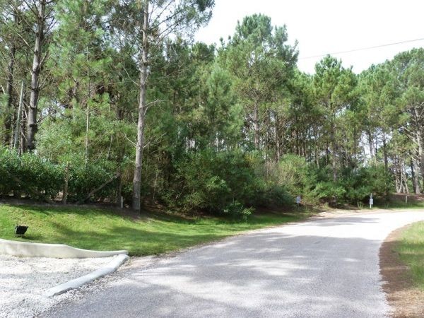 Muy buen terreno en lo mejor del Club del Lago sobre la cancha de golf