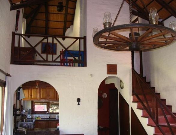 Muy linda cabaña con gran jardín y piscina.