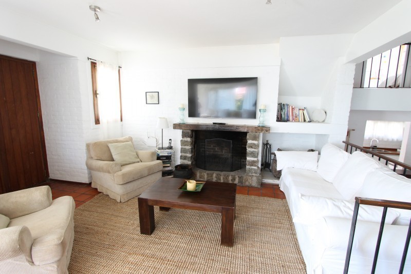 Casa en alquiler sobre los altos de Montoya, La Barra a poquitas cuadras del mar.