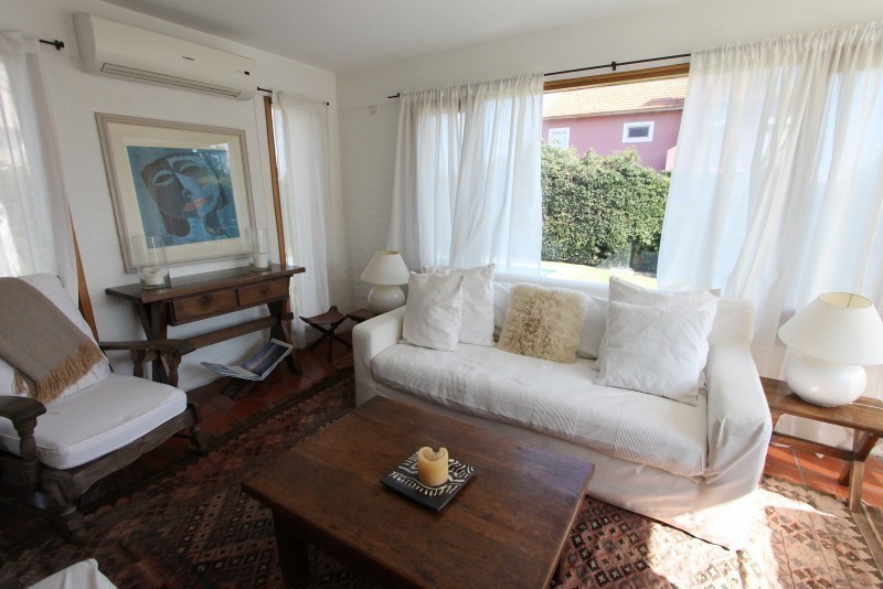 Casa en alquiler sobre los altos de Montoya, La Barra a poquitas cuadras del mar.