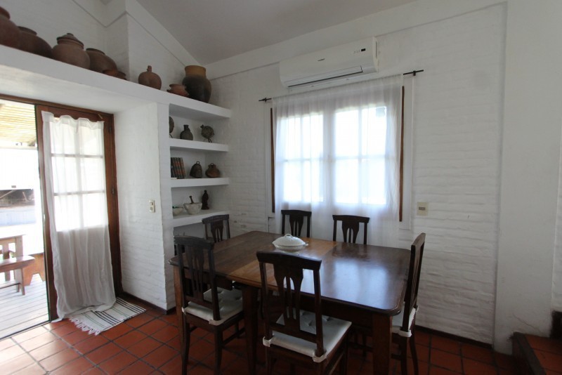 Casa en alquiler sobre los altos de Montoya, La Barra a poquitas cuadras del mar.