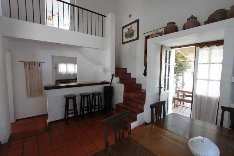 Casa en alquiler sobre los altos de Montoya, La Barra a poquitas cuadras del mar.