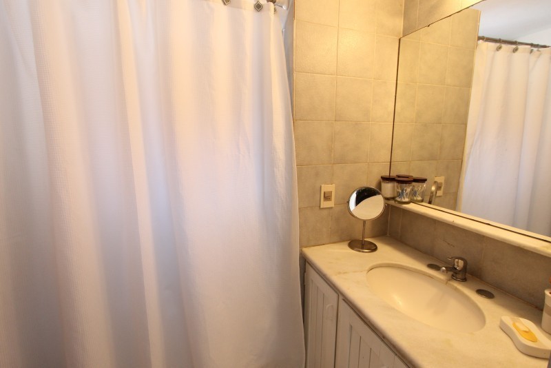 Casa en alquiler sobre los altos de Montoya, La Barra a poquitas cuadras del mar.