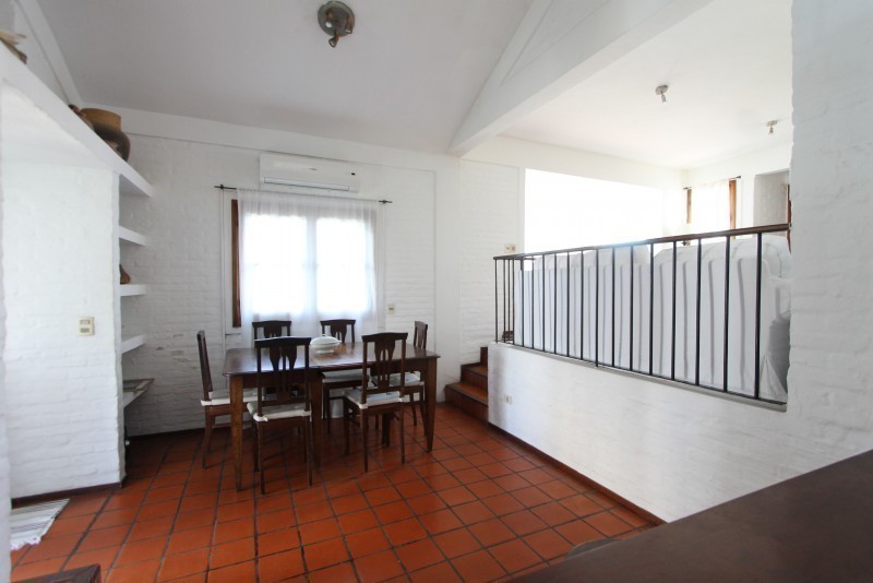 Casa en alquiler sobre los altos de Montoya, La Barra a poquitas cuadras del mar.