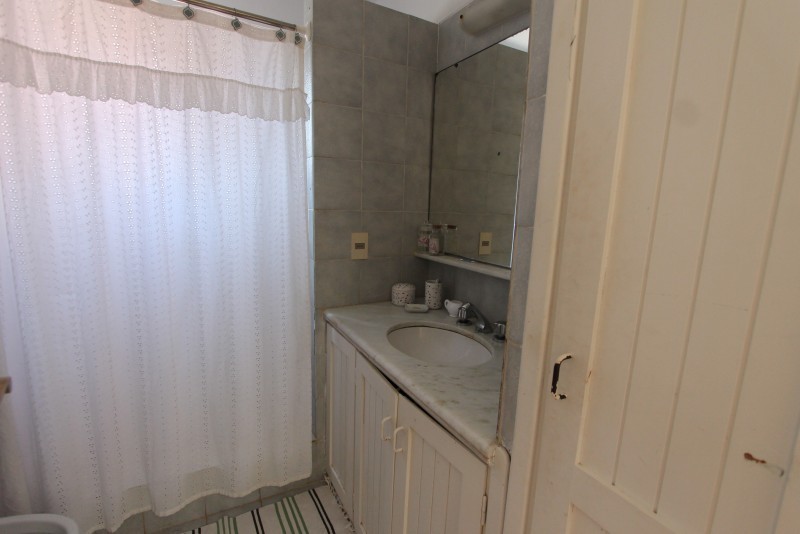 Casa en alquiler sobre los altos de Montoya, La Barra a poquitas cuadras del mar.