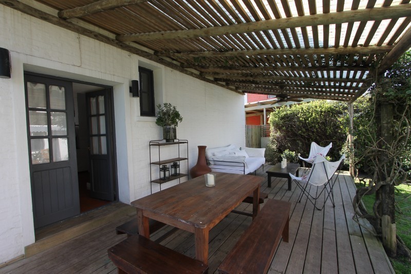 Casa en alquiler sobre los altos de Montoya, La Barra a poquitas cuadras del mar.