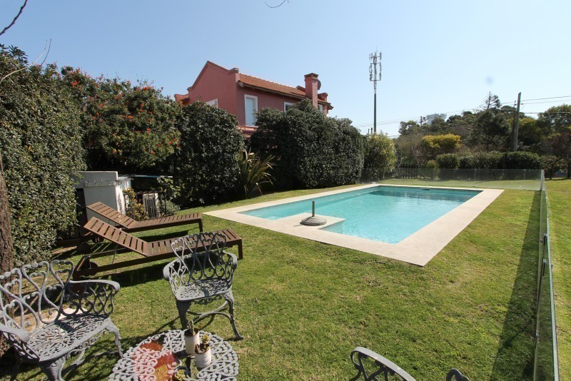 Casa en alquiler sobre los altos de Montoya, La Barra a poquitas cuadras del mar.