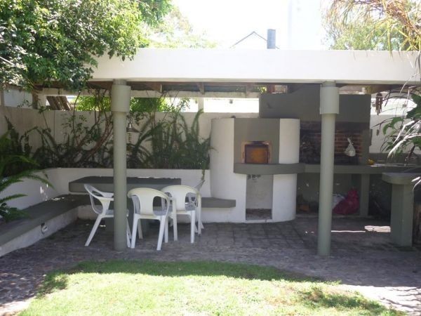 Casa en La Barra en alquiler, con muy buena capacidad.