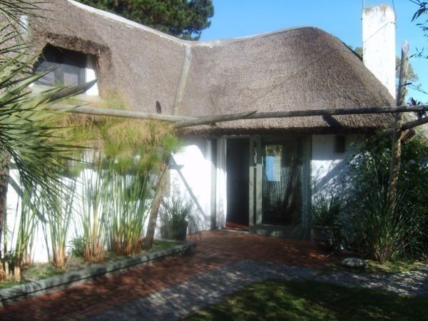 Casa en La Barra en alquiler, con muy buena capacidad.