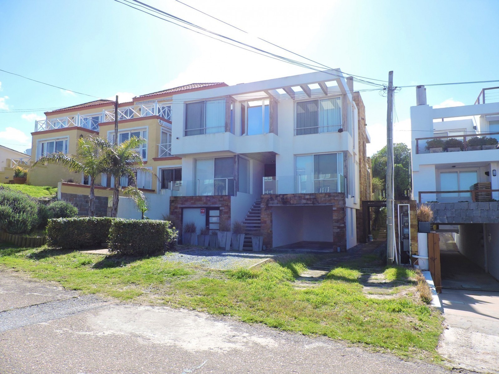 Casa moderna en Manantiales de la ruta al mar