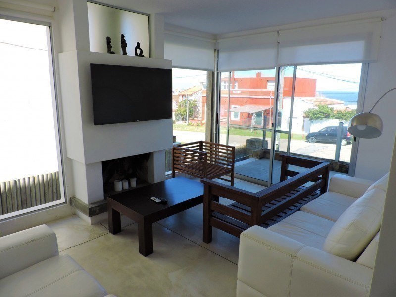 Casa moderna en Manantiales de la ruta al mar