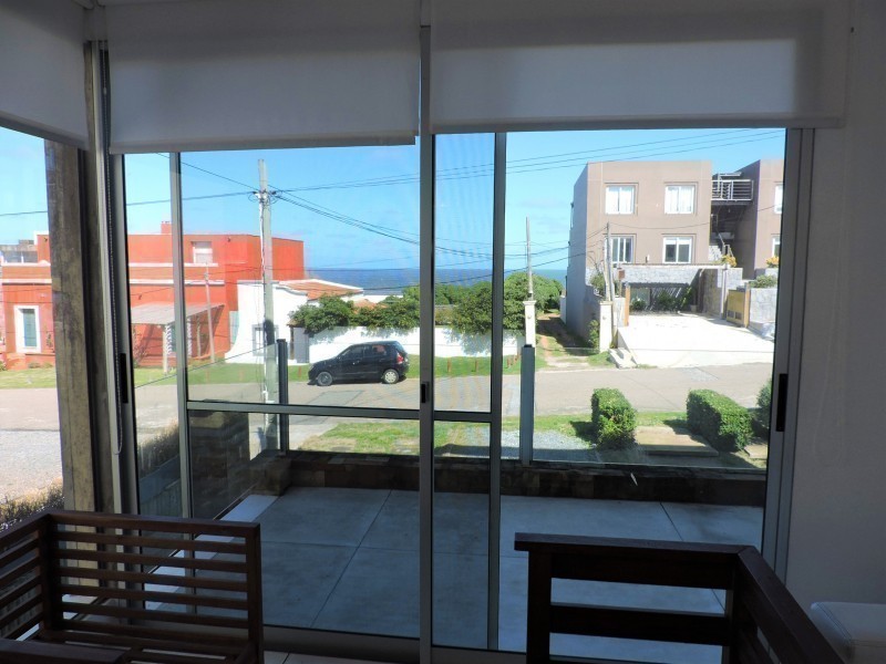Casa moderna en Manantiales de la ruta al mar