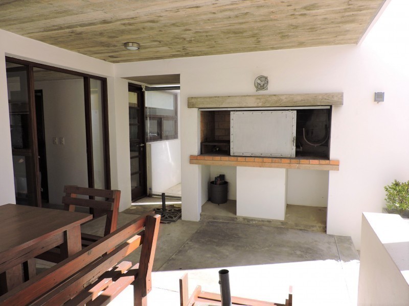 Casa moderna en Manantiales de la ruta al mar