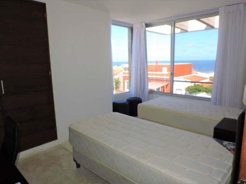Casa moderna en Manantiales de la ruta al mar