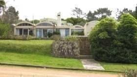 Excelente casa ubicada en Las Grutas con muy buena vista al mar.