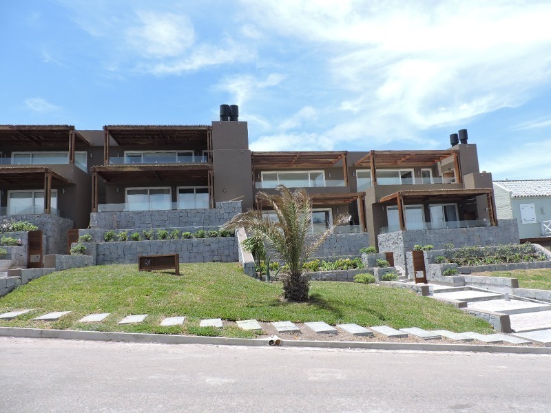 Departamento en alquiler en Manantiales a pasitos del agua y del centro.