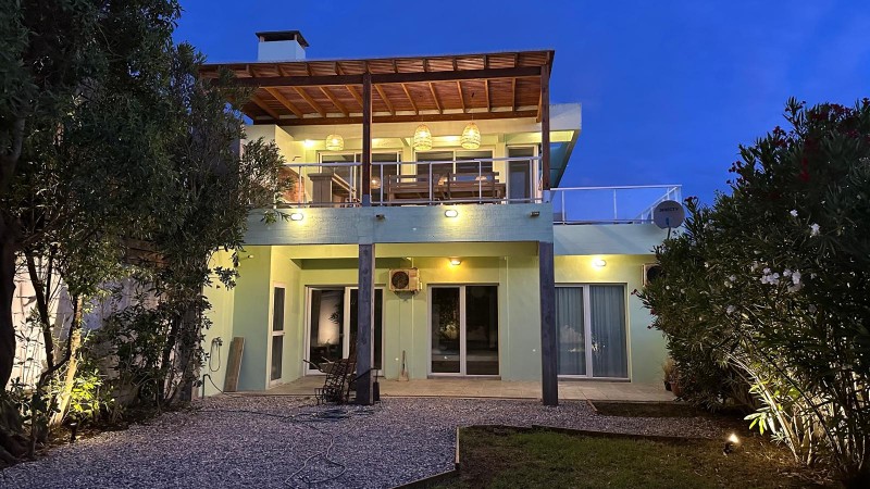 Lindisima casa en Manantiales con vistas al Mar y Punta del Este.