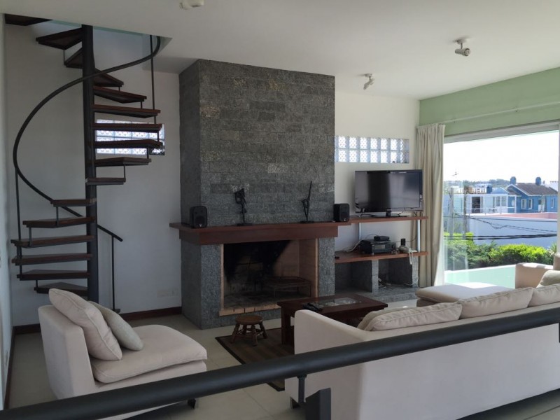 Lindisima casa en Manantiales con vistas al Mar y Punta del Este.