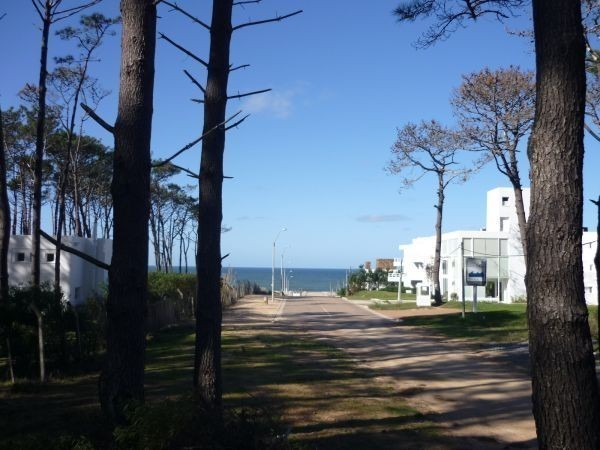 Terreno en venta sobre Montoya, La Barra con vista al mar.