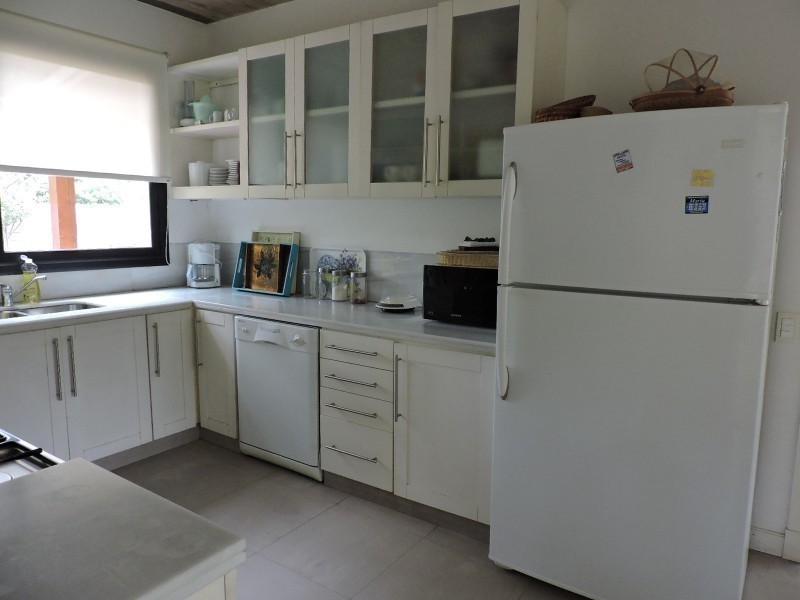 Excelente Casa en Alquiler en Laguna Blanca 